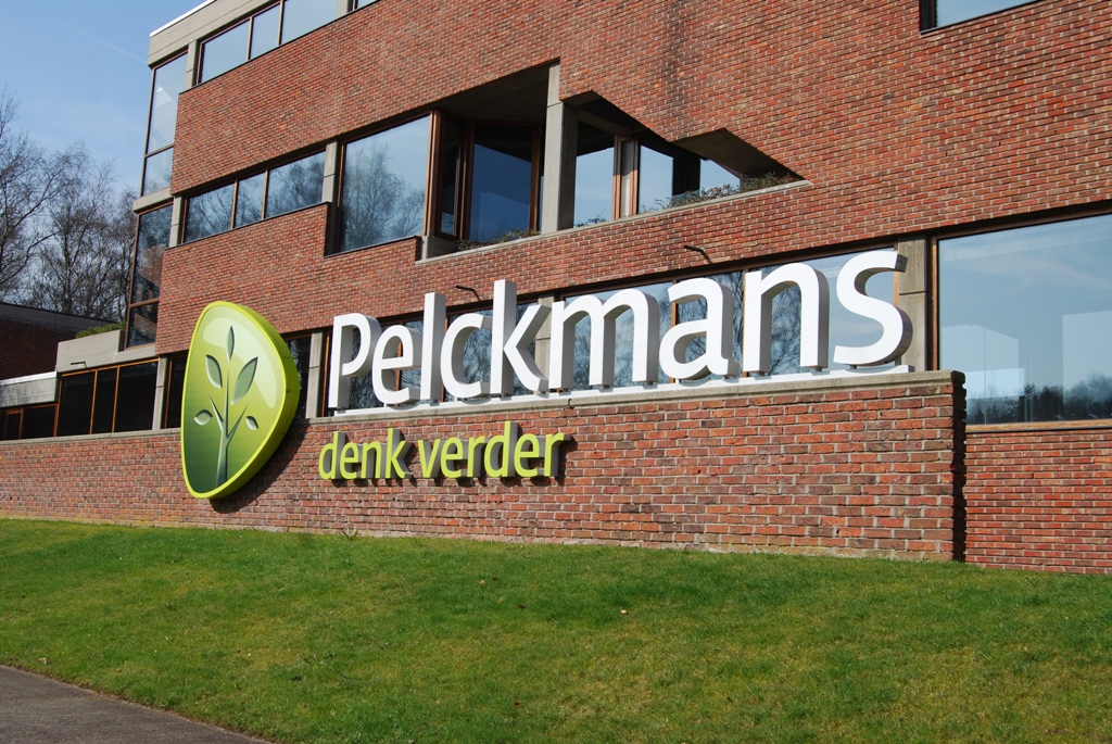 Pelckmans - gevelbelettering